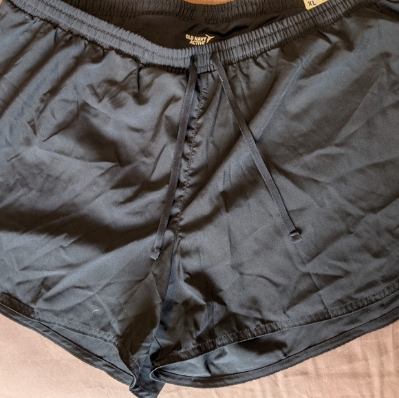 Active black shorts - Picture 1 of 3